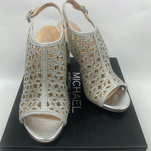 Women’s 8.5 Silver Allie Laser Cut Suede Heels Michael by Michael Shannon NWOT - Picture 3 of 7